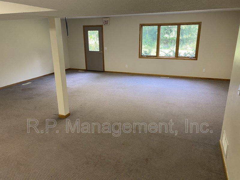 4BR/5BA 4,020 SF Minnetonka Home! property image
