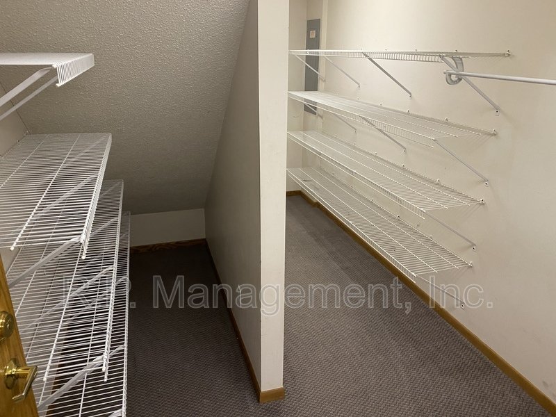 4BR/5BA 4,020 SF Minnetonka Home! property image