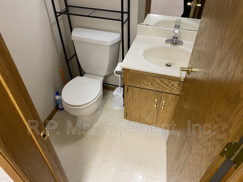 4BR/5BA 4,020 SF Minnetonka Home! property image