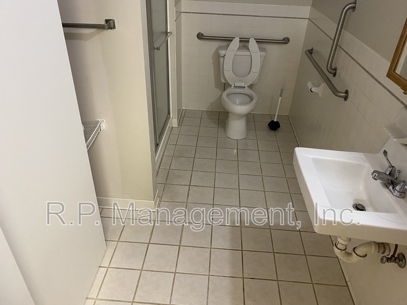 4BR/5BA 4,020 SF Minnetonka Home! property image