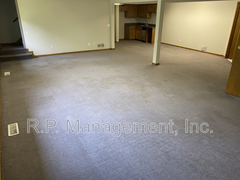 4BR/5BA 4,020 SF Minnetonka Home! property image