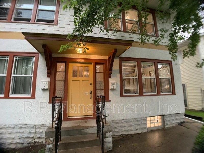Charming 3bdrm 2bath with natural woodwork throughout property image