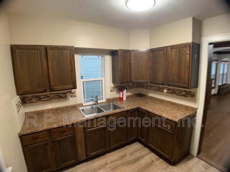 Charming 3bdrm 2bath with natural woodwork throughout property image