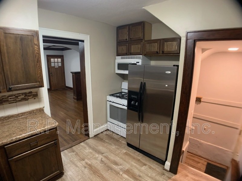 Charming 3bdrm 2bath with natural woodwork throughout property image