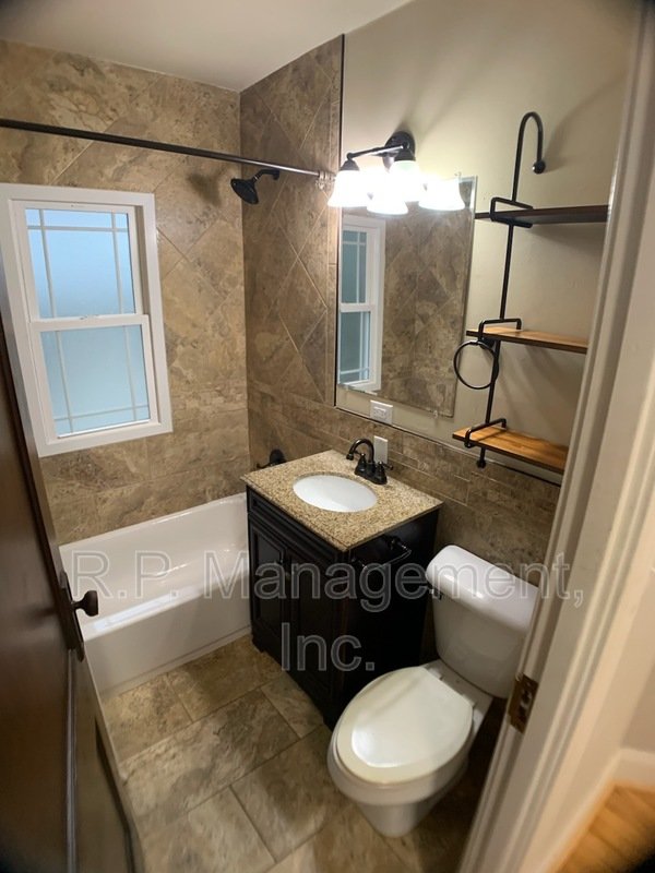 Charming 3bdrm 2bath with natural woodwork throughout property image