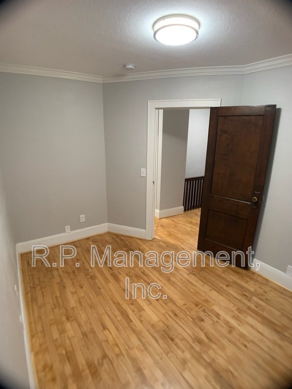 Charming 3bdrm 2bath with natural woodwork throughout property image