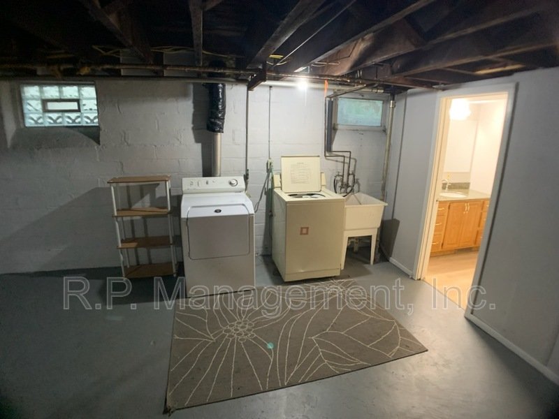Charming 3bdrm 2bath with natural woodwork throughout property image