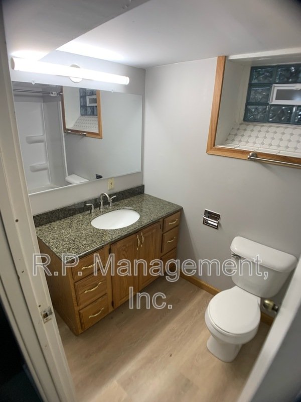 Charming 3bdrm 2bath with natural woodwork throughout property image