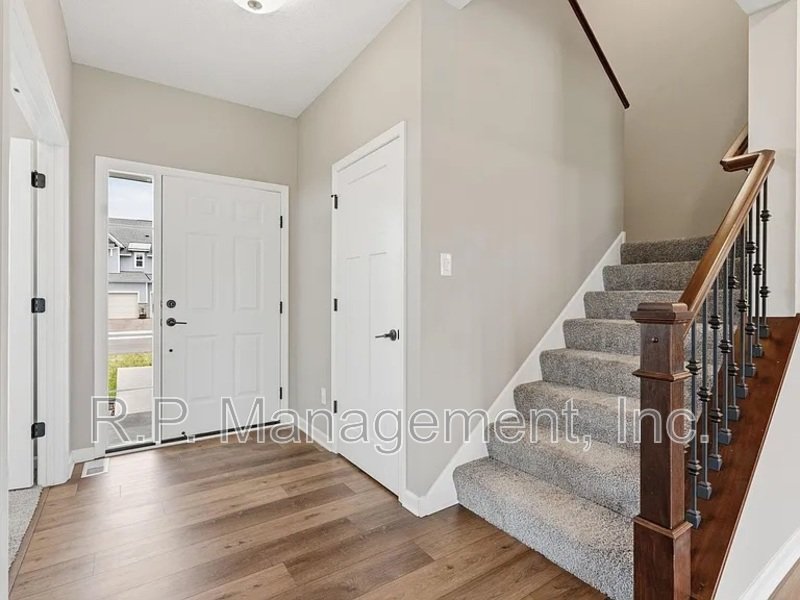 Newer build 3bdrm 3bath corner lot home property image