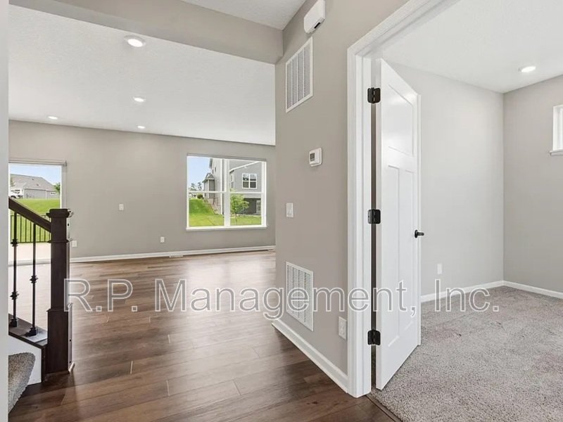 Newer build 3bdrm 3bath corner lot home property image