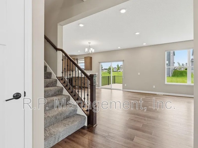 Newer build 3bdrm 3bath corner lot home property image