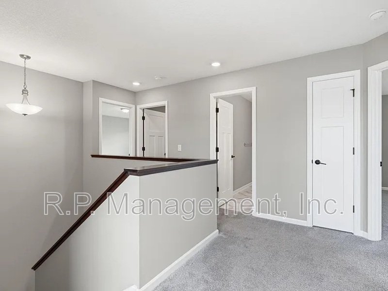 Newer build 3bdrm 3bath corner lot home property image