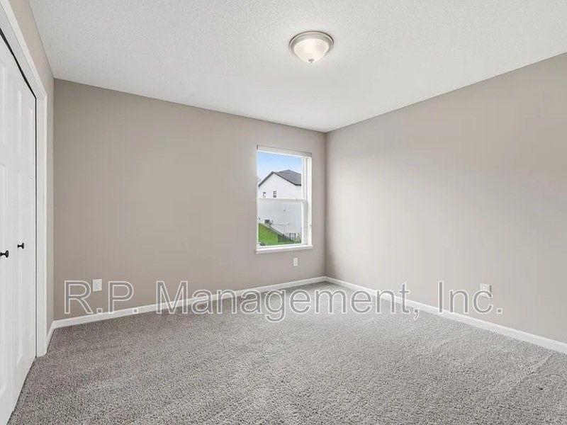 Newer build 3bdrm 3bath corner lot home property image