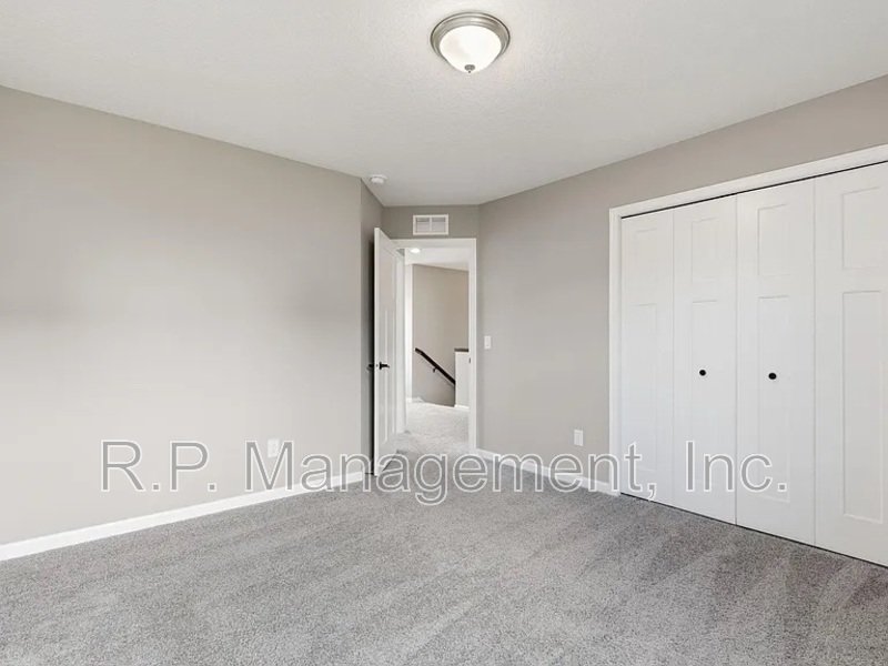 Newer build 3bdrm 3bath corner lot home property image