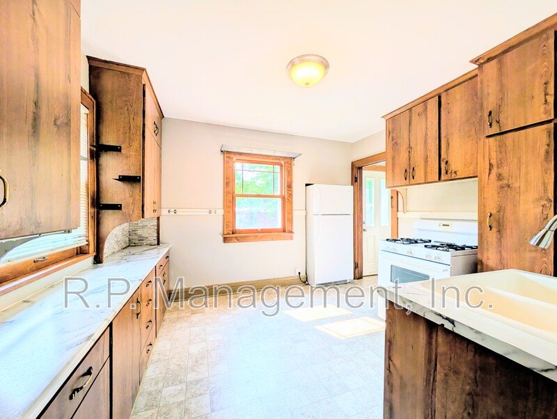 Charming 2-bedroom, 1-bath home just a few blocks from beautiful Minne property image