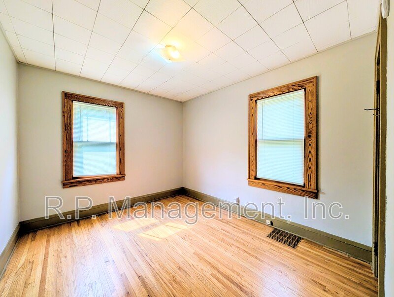 Charming 2-bedroom, 1-bath home just a few blocks from beautiful Minne property image