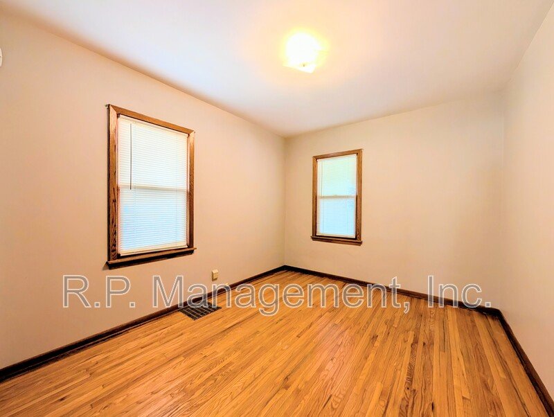 Charming 2-bedroom, 1-bath home just a few blocks from beautiful Minne property image