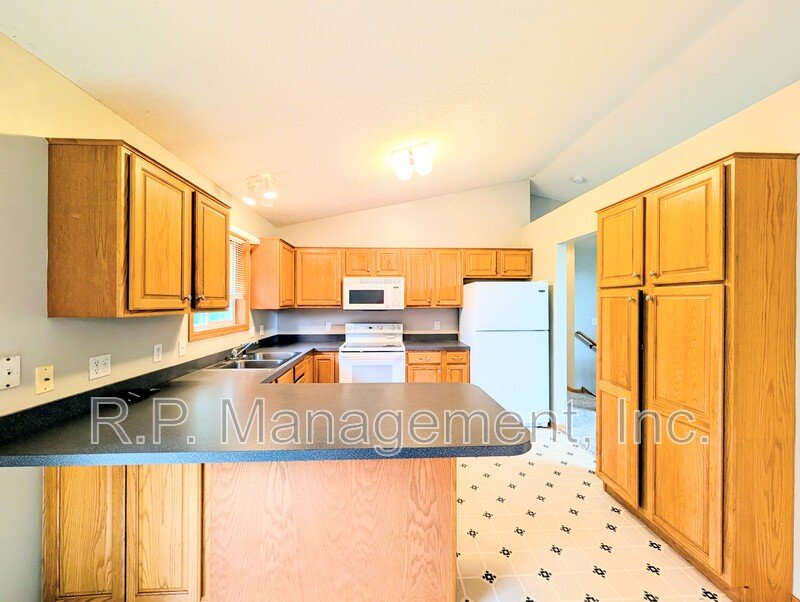 Ideal Split Entry Home. 8/10 property image