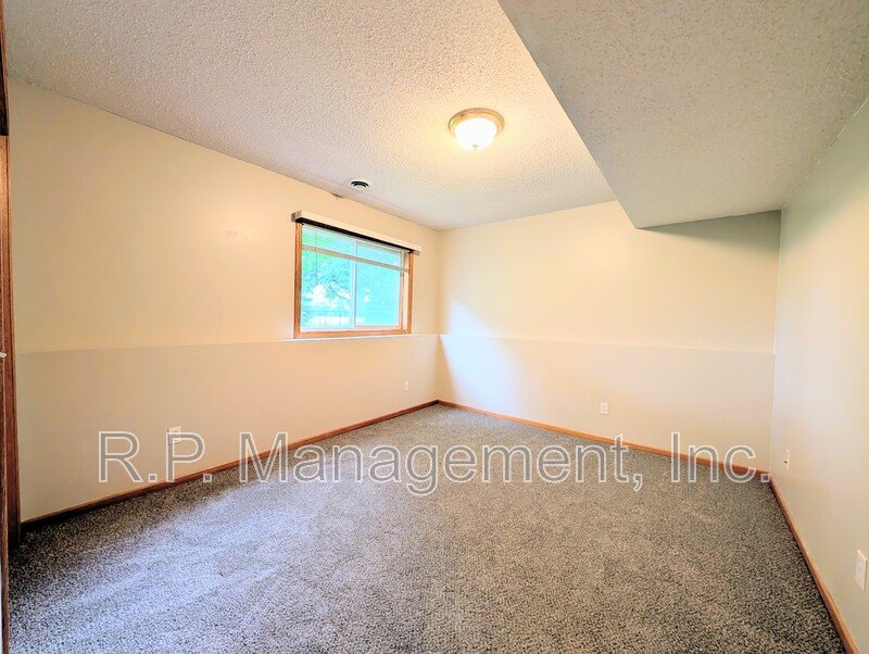 Ideal Split Entry Home. 8/10 property image