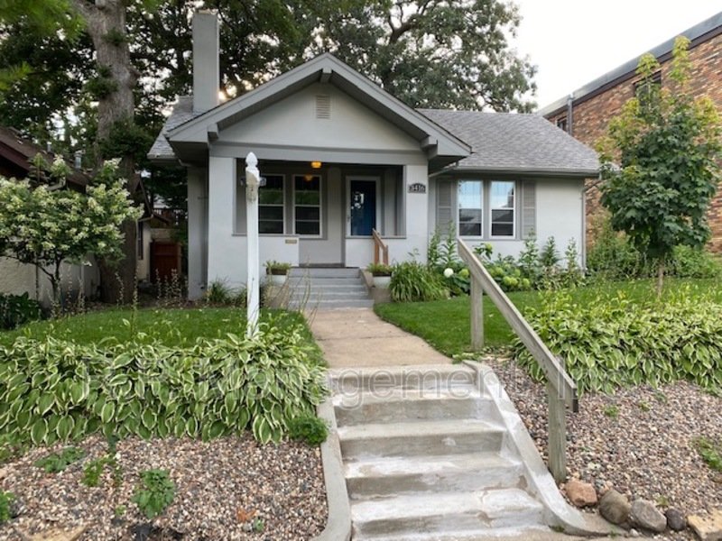 Adorable 3BR/2BA Uptown Mpls near lakes. property image
