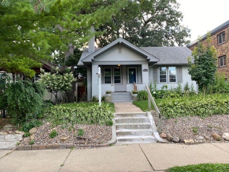Adorable 3BR/2BA Uptown Mpls near lakes. property image