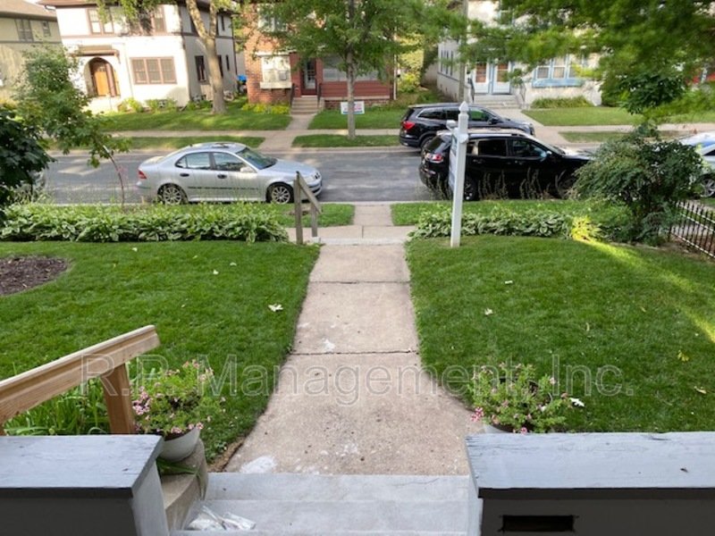 Adorable 3BR/2BA Uptown Mpls near lakes. property image