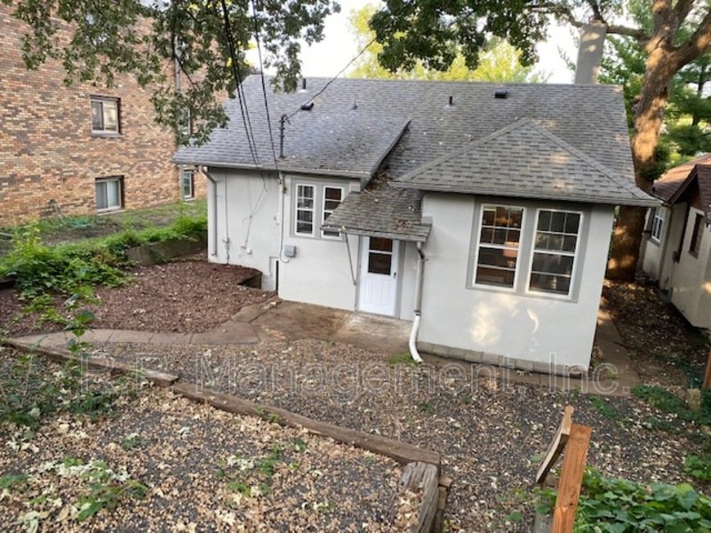Adorable 3BR/2BA Uptown Mpls near lakes. property image