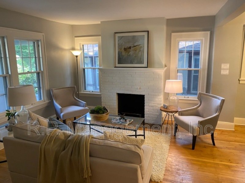 Adorable 3BR/2BA Uptown Mpls near lakes. property image