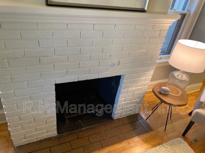 Adorable 3BR/2BA Uptown Mpls near lakes. property image