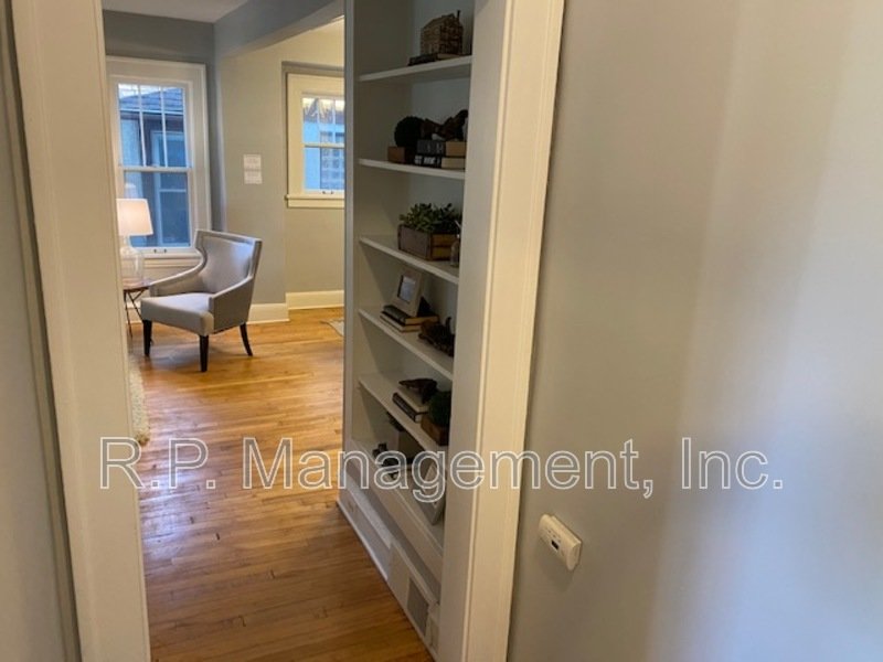 Adorable 3BR/2BA Uptown Mpls near lakes. property image
