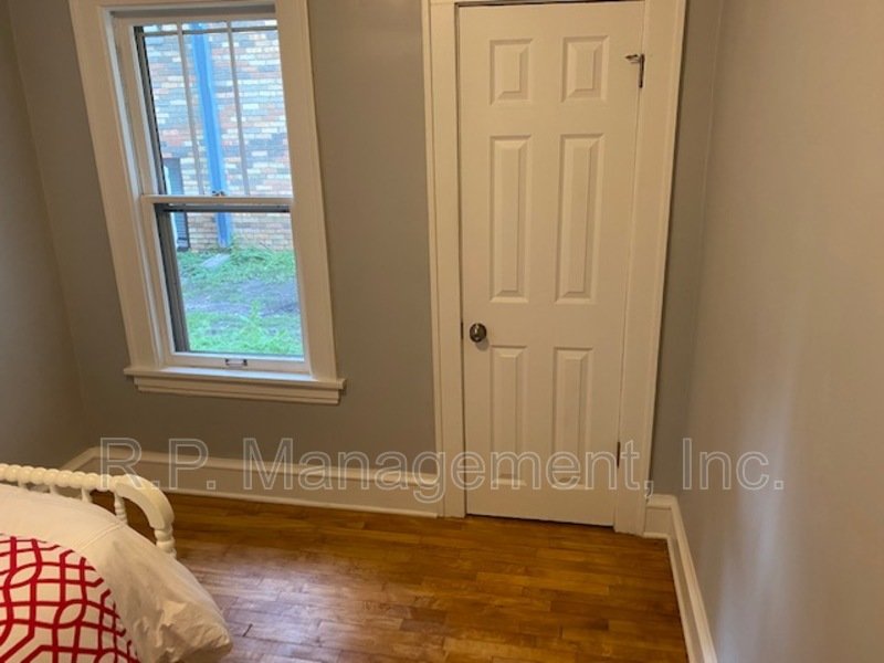 Adorable 3BR/2BA Uptown Mpls near lakes. property image