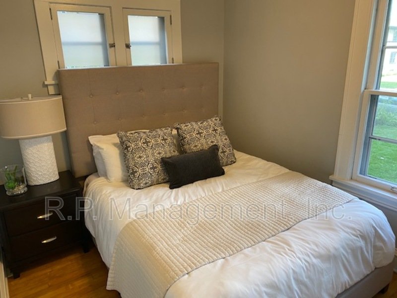 Adorable 3BR/2BA Uptown Mpls near lakes. property image