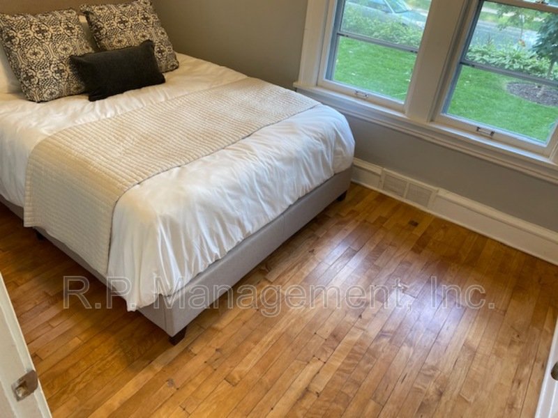 Adorable 3BR/2BA Uptown Mpls near lakes. property image