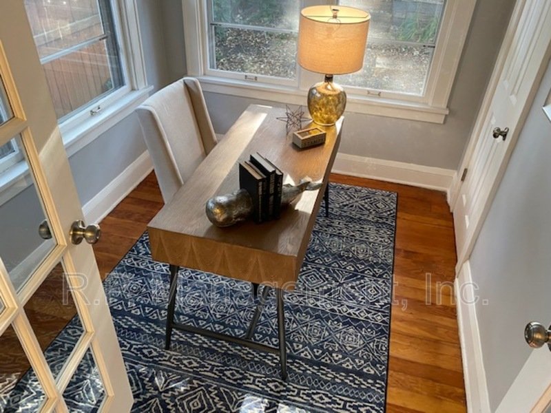 Adorable 3BR/2BA Uptown Mpls near lakes. property image