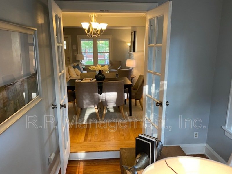 Adorable 3BR/2BA Uptown Mpls near lakes. property image