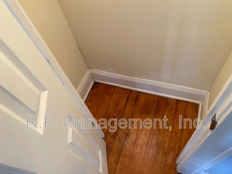 Adorable 3BR/2BA Uptown Mpls near lakes. property image