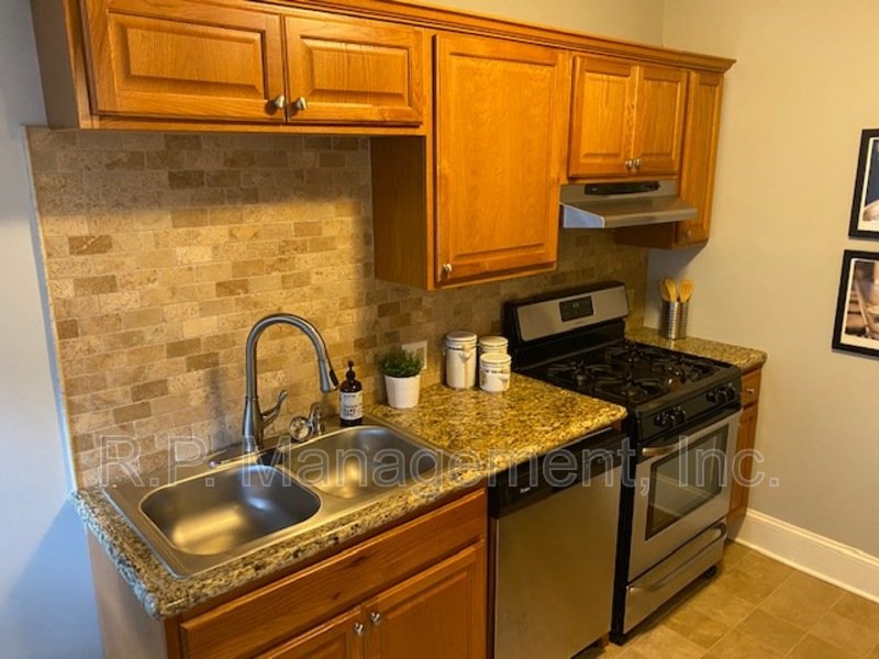 Adorable 3BR/2BA Uptown Mpls near lakes. property image
