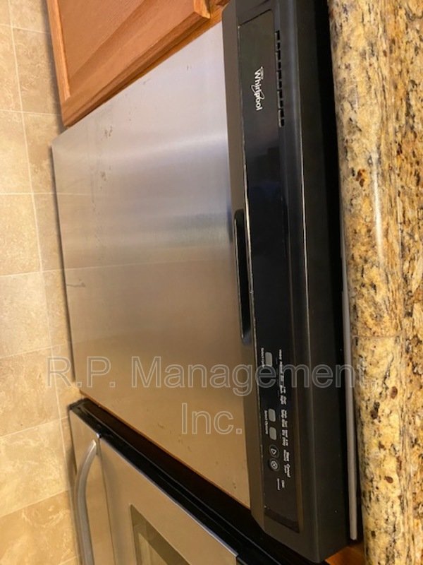 Adorable 3BR/2BA Uptown Mpls near lakes. property image