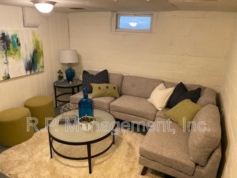 Adorable 3BR/2BA Uptown Mpls near lakes. property image
