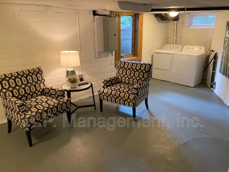 Adorable 3BR/2BA Uptown Mpls near lakes. property image