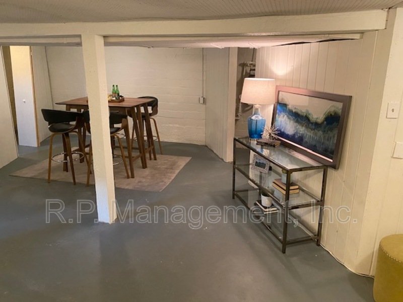 Adorable 3BR/2BA Uptown Mpls near lakes. property image