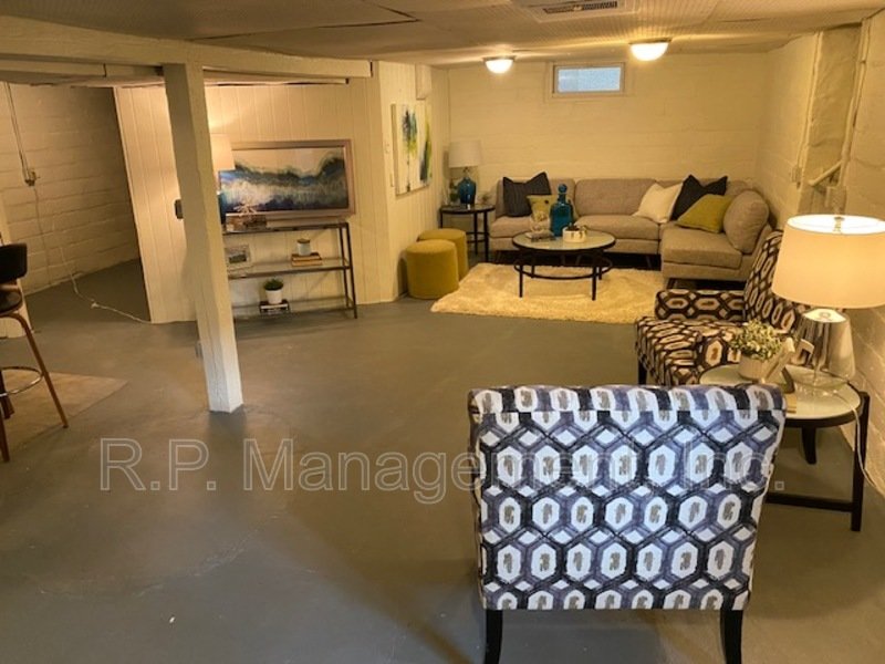 Adorable 3BR/2BA Uptown Mpls near lakes. property image
