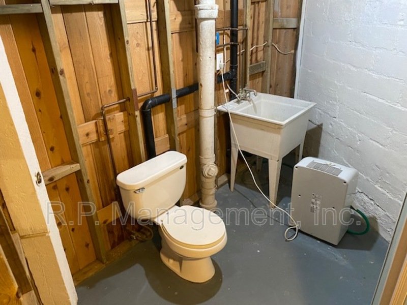 Adorable 3BR/2BA Uptown Mpls near lakes. property image