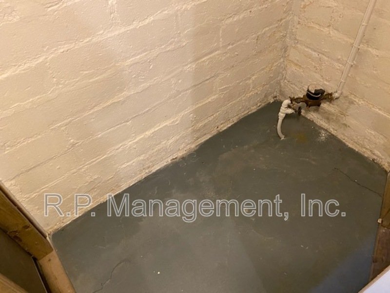 Adorable 3BR/2BA Uptown Mpls near lakes. property image