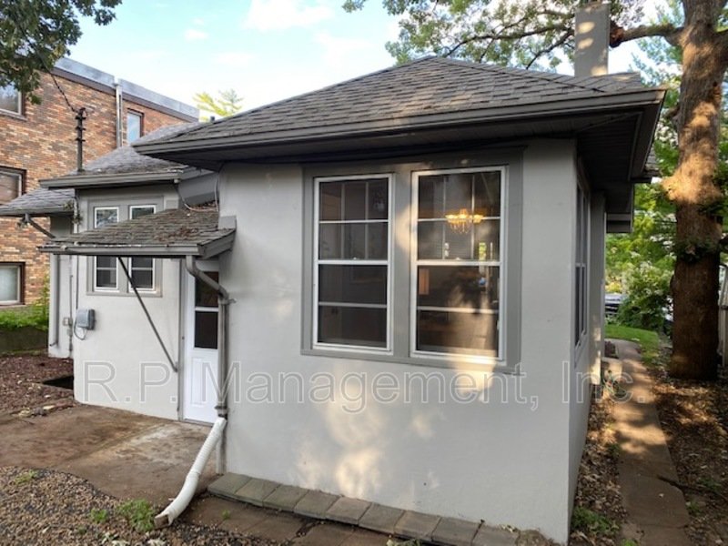 Adorable 3BR/2BA Uptown Mpls near lakes. property image