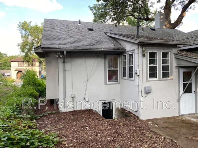 Adorable 3BR/2BA Uptown Mpls near lakes. property image