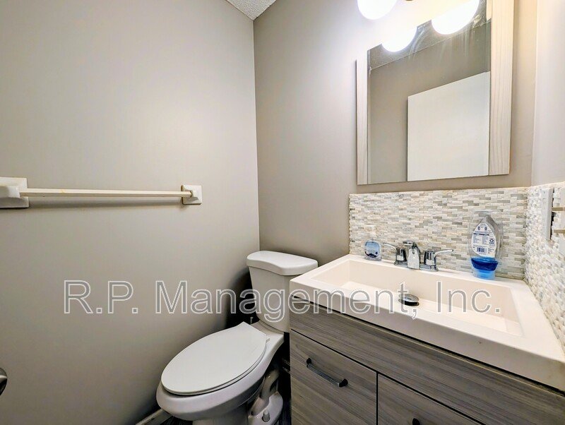 Charming & spacious 2BR/2BA Columbia Heights Townhome! property image