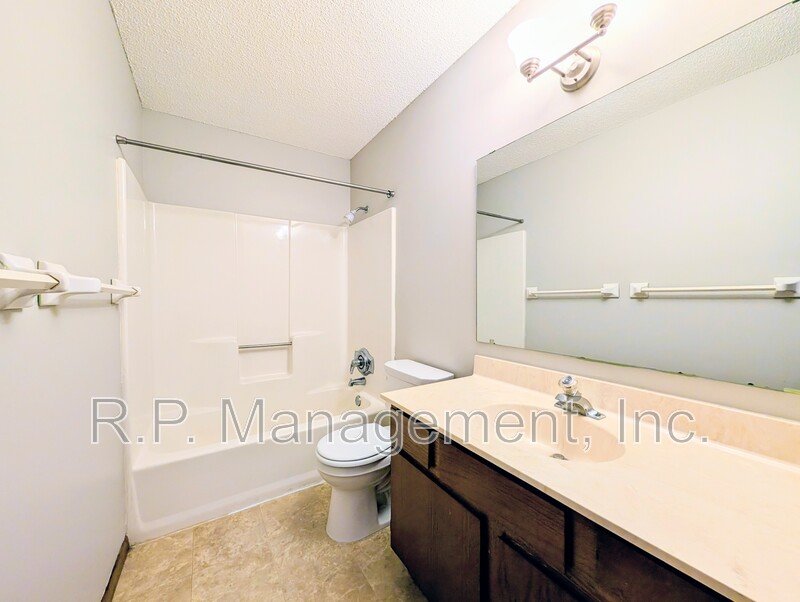 Charming & spacious 2BR/2BA Columbia Heights Townhome! property image
