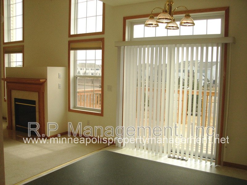 Newer 4 Bedroom Townhome in Apple Valley1 1/1 property image