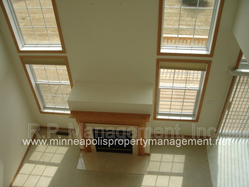 Newer 4 Bedroom Townhome in Apple Valley1 1/1 property image